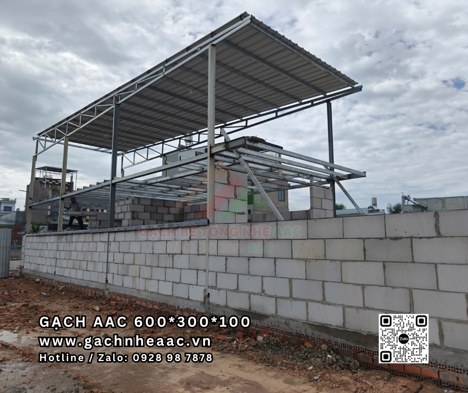Gạch bê tông nhẹ AAC kích thước 600x300x100mm thi công tường bao
